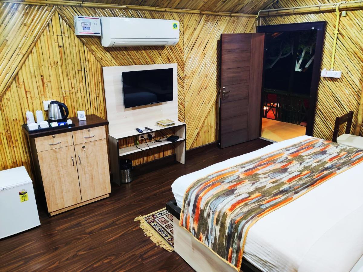 Hotel Bamboo Castle Джайпур Екстер'єр фото